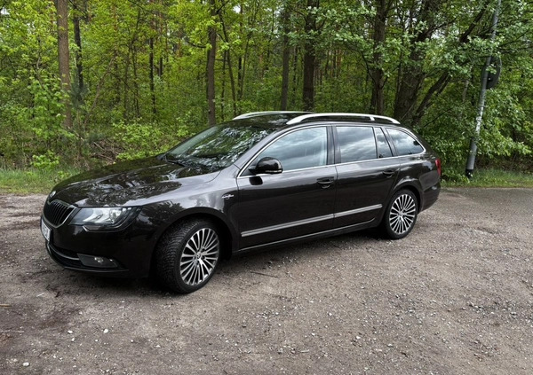 Skoda Superb cena 59000 przebieg: 300000, rok produkcji 2014 z Warszawa małe 277